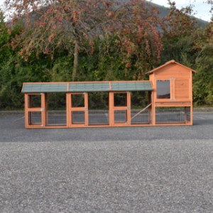 The chickencoop Prestige Medium is extended with 3 runs