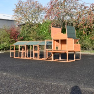 The chickencoop Prestige Medium has many openings