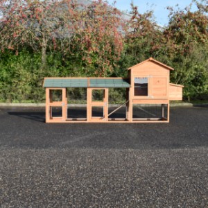 The Prestige Medium rabbit hutch has been expanded with 2 runs.