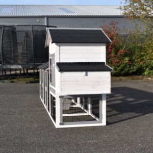 The rabbit hutch Prestige Medium is extended with a nesting box