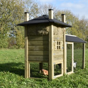 The chickencoop haystack Rosa is an acquisition for your yard!