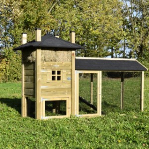 The chickencoop Rosa is suitable for 3 à 5 chickens