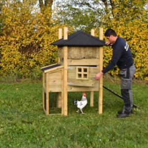 The chickencoop haystack Rosalynn has a large door to the sleeping compartment