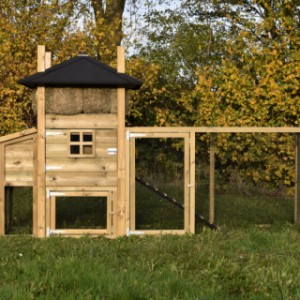 The hutch Rosalynn offers a lot of space for your chickens