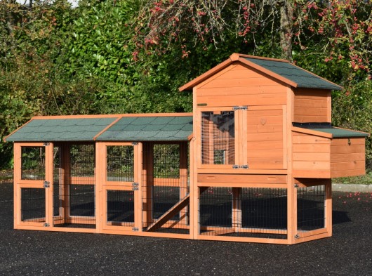 Chickencoop Prestige Medium with 2 runs and laying nest · 326x91x150cm