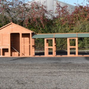 The beautiful chickencoop Holiday Large is made of pine wood