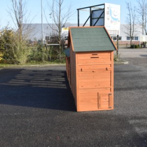 The rabbit hutch offers the possibility to connect a nesting box