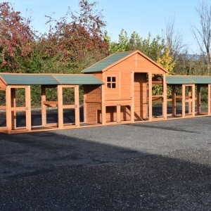The rabbit hutch Holiday Large has many possibilities to extend