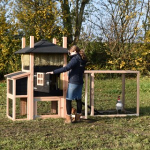 The chickencoop Rosalynn is a practical hutch