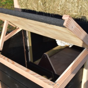 The laying nest has a hinged roof, so that you can collect the eggs very easily