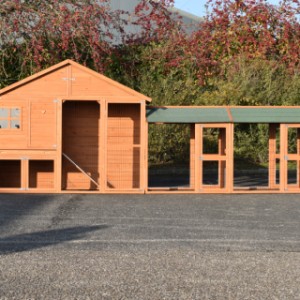 The rabbit hutch Holiday Large is extended with 2 runs Space Large
