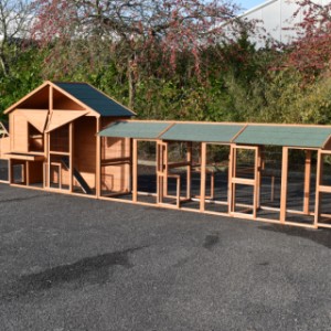The rabbit hutch Holiday Large is suitable for 3 till 5 rabbits