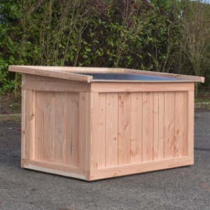 The roof of the hutch is provided with plywood