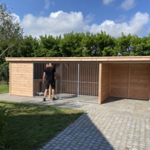 The kennel is provided Modul is provided with galvanized panels