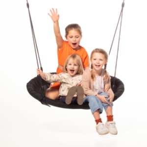 The black nest swing has a diameter of 100cm