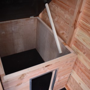 The dog kennel is provided with 2 insulated sleeping compartments