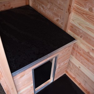 The kennel is provided with a practical hinged roof