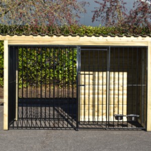 The dog kennel is provided with black powdercoated bar panels