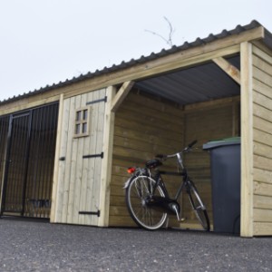 The canopy has the dimensions 2x1,5m