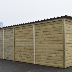 The kennel is provided with a roof Extra