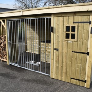The kennel is provided with galvanized panels