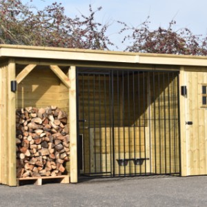 The dog kennel Modul is made of impregnated wood