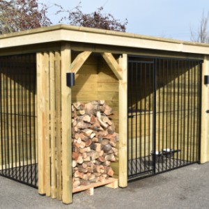 The kennel is made of impregnated wood and provided with black powdercoated bar panels