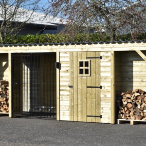 The dog kennel has also a storage room, a canopy and 2 firewood compartments