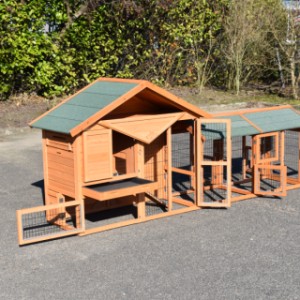 Rabbit hutch Holiday Small has many doors