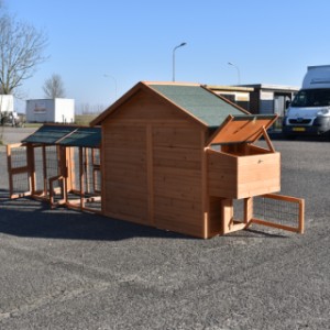 Rabbit hutch Holiday Small has many openings