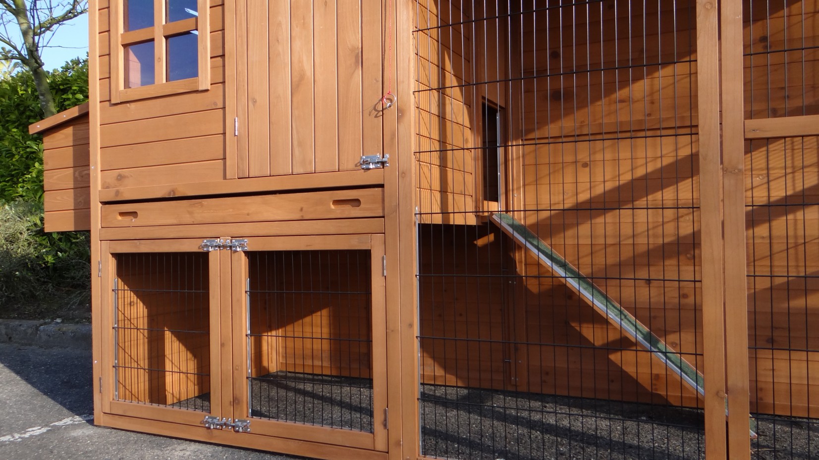 rabbit hutch holiday large with extra run