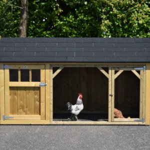 The chickencoop Belle is suitable for 5 till 10 chickens
