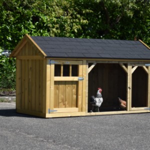 The chickencoop Belle 1 is made of impregnated wood