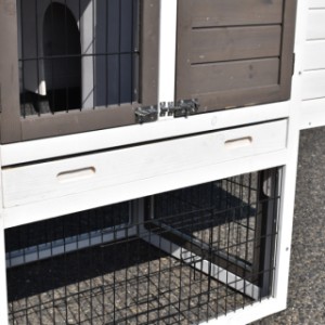 Rabbit hutch Prestige Small is provided with a practical tray
