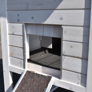 Rabbit hutch Prestige Small | the dimensions of the opening to the sleeping compartment are 22x26cm