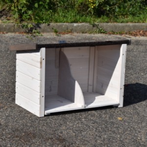 The roof of the Small nesting box is equipped with a plug-in lid