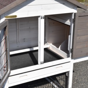 The hutch Prestige Small has a large sleeping compartment for your chickens