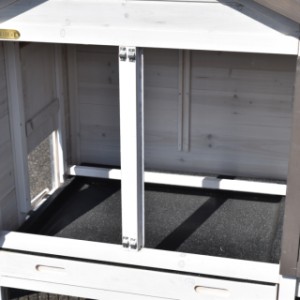 Chickencoop Prestige Small is suitable for 3 little chickens
