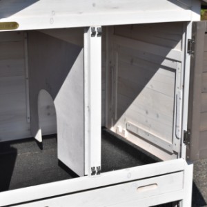 The rabbit hutch Prestige Large is provided with a large sleeping compartment