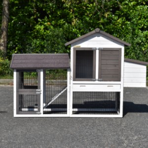The hutch Prestige Small is suitable for 3 little chickens