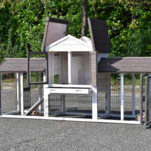 The rabbit hutch Prestige Small has a hinged roof