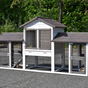 The winter-proof rabbit hutch Prestige Small is provided with 2 runs