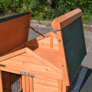 Rabbit hutch Prestige Small | Under the hinged roof there is a convenient storage loft