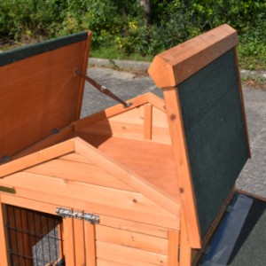 The rabbit hutch Prestige Small is provided with a practical storage attick