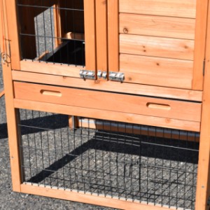 Rabbit hutch Prestige Small is provided with a tray
