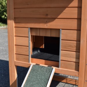 Chickencoop Prestige Small has a large opening to the sleeping compartment