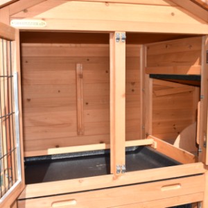 The sleeping compartment of the chickencoop Prestige Small is suitable for 3 little chickens