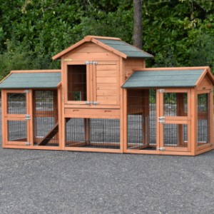 The rabbit hutch Prestige Small is extended with 2 runs