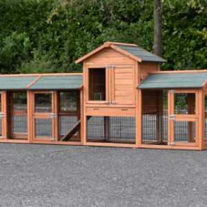 The hutch Prestige Small offers place for 2 rabbits
