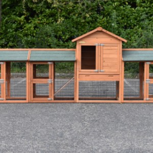 The rabbit hutch Prestige Small is extended with 3 runs